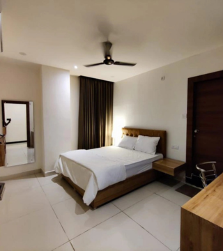 Spacious Deluxe Room setup at Hotel Hibiscus Tree
