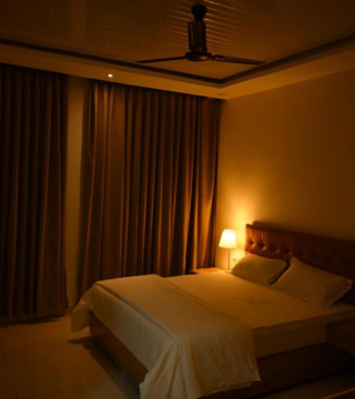 Super Deluxe Room setup at Hotel Hibiscus Tree